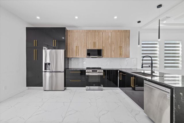 902 W SLIGH AVENUE, Tampa, FL 33604