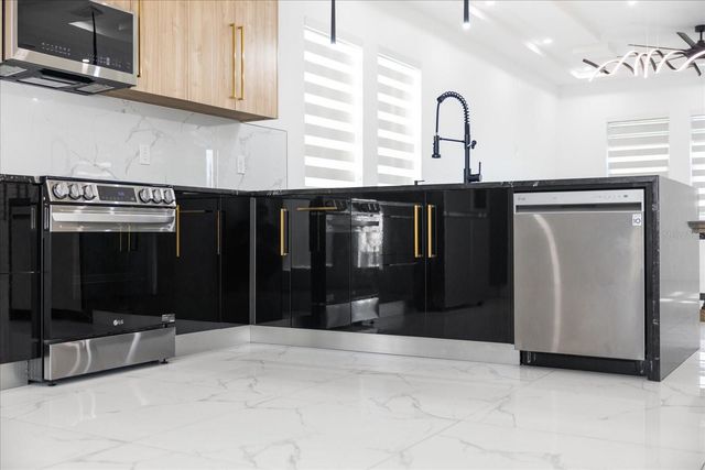 902 W SLIGH AVENUE, Tampa, FL 33604