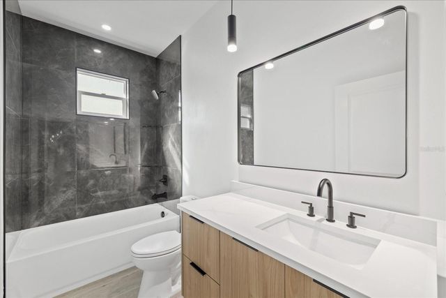 902 W SLIGH AVENUE, Tampa, FL 33604