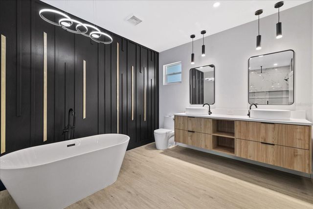 902 W SLIGH AVENUE, Tampa, FL 33604