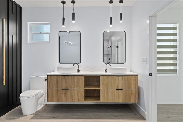 902 W SLIGH AVENUE, Tampa, FL 33604