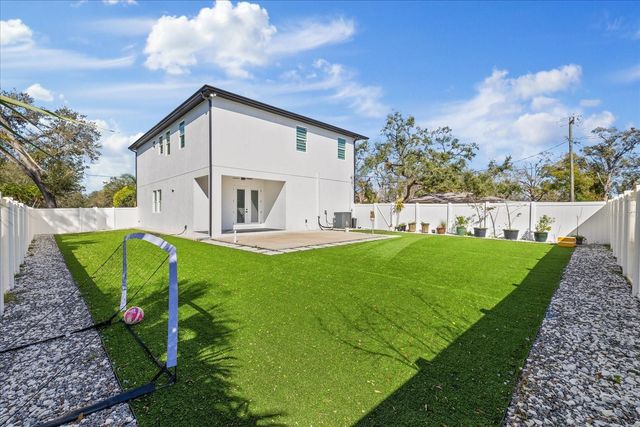 902 W SLIGH AVENUE, Tampa, FL 33604