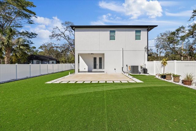 902 W SLIGH AVENUE, Tampa, FL 33604