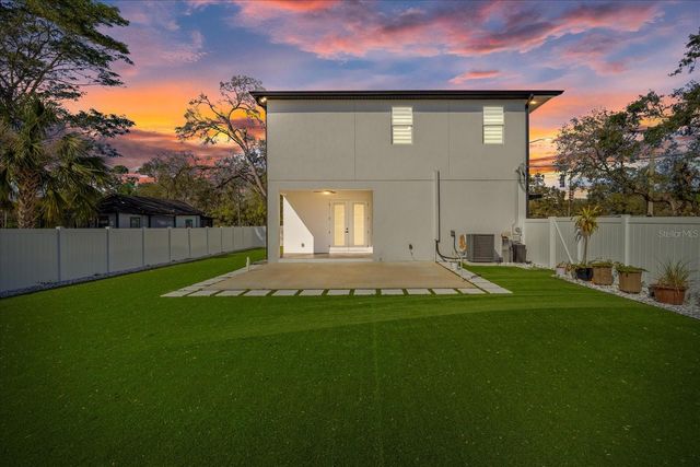 902 W SLIGH AVENUE, Tampa, FL 33604