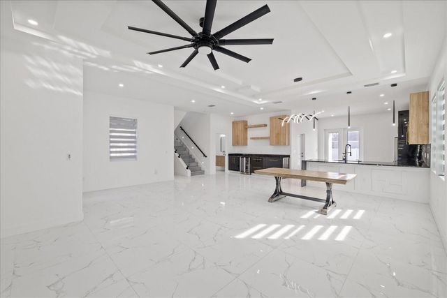 902 W SLIGH AVENUE, Tampa, FL 33604