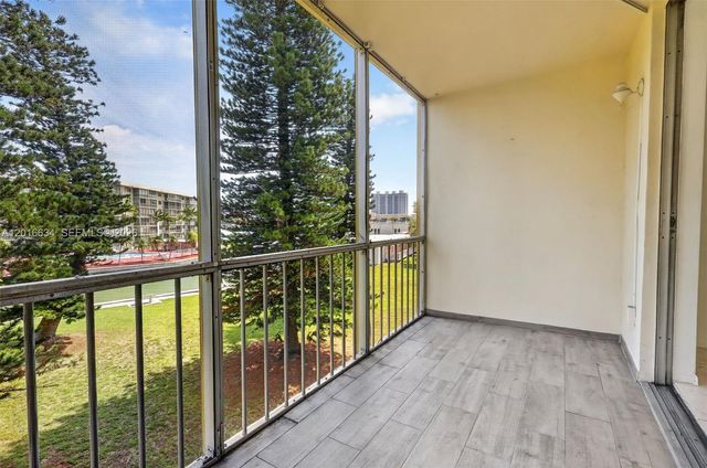 2905 Point East Dr L311, Aventura, FL 33160