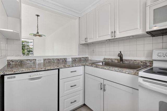 2905 Point East Dr L311, Aventura, FL 33160