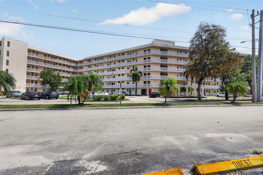 2905 Point East Dr L311, Aventura, FL 33160