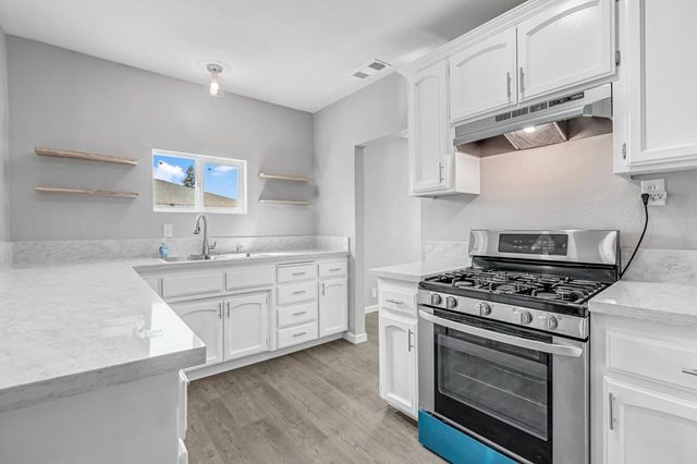 914 Clinton Street, Madera, CA 93638