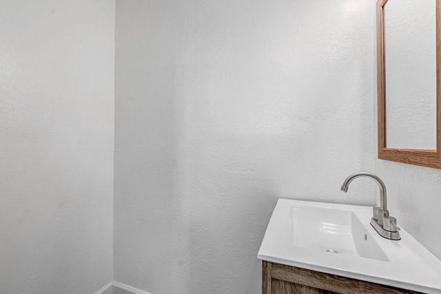 914 Clinton Street, Madera, CA 93638