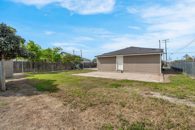 914 Clinton Street, Madera, CA 93638