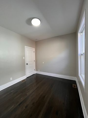 5950 S Artesian Avenue, Chicago, IL 60629