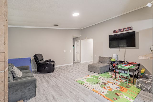 6039 Whispering Lake St, San Antonio, TX 78222