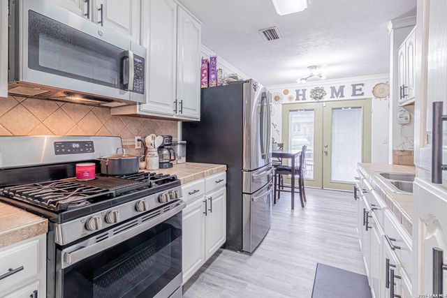 6039 Whispering Lake St, San Antonio, TX 78222