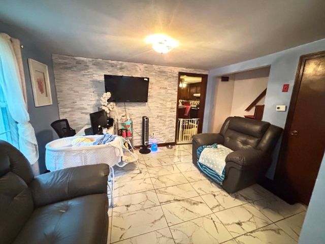 68 Mccarthy Ave, Leicester, MA 01611