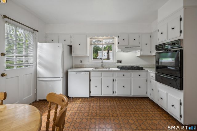 32 Hollow Wood Lane, Greenwich, CT 06831