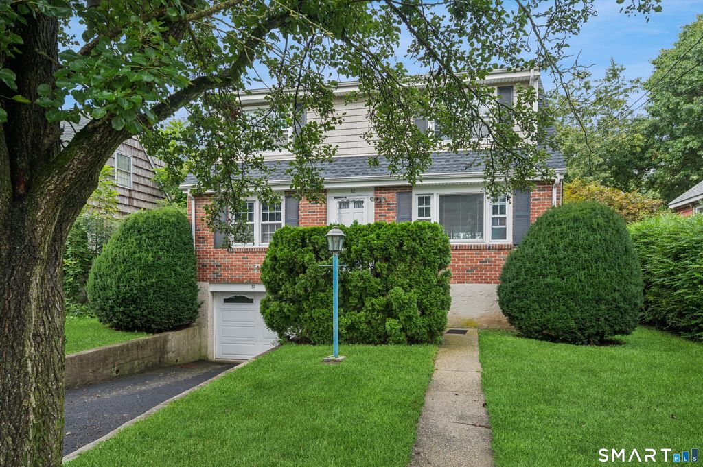 32 Hollow Wood Lane, Greenwich, CT 06831