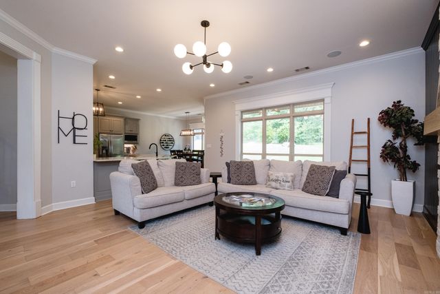 9 Farnham Loop, Little Rock, AR 72223