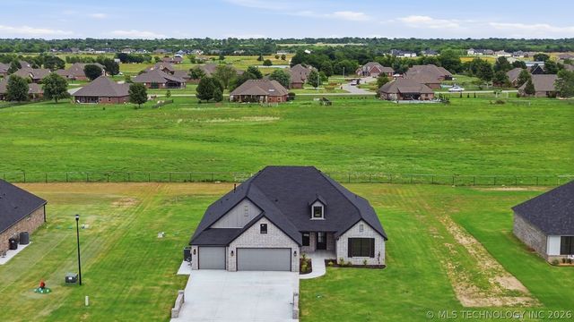 13733 N 58th East Avenue, Collinsville, OK 74021