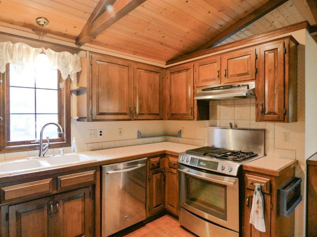 2044 ANN LANE, Green Bay, WI 54304