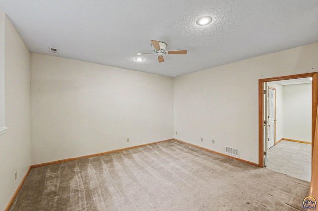 3355 SW Westport DR, Topeka, KS 66614