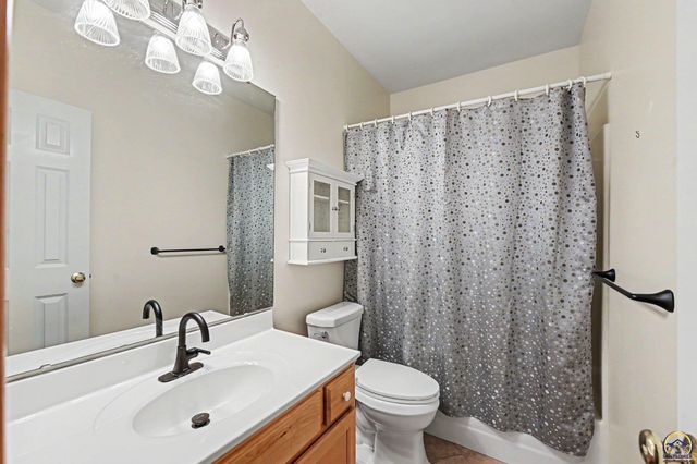 3355 SW Westport DR, Topeka, KS 66614