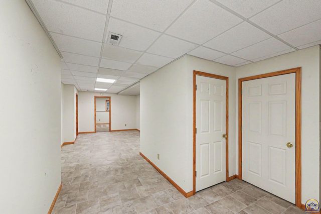 3355 SW Westport DR, Topeka, KS 66614
