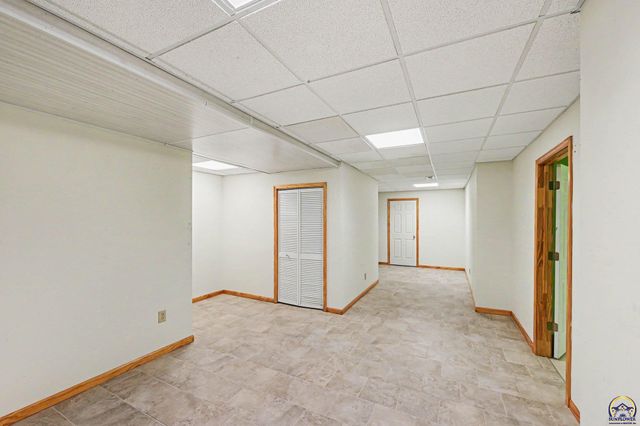 3355 SW Westport DR, Topeka, KS 66614