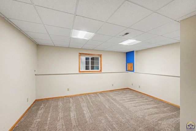 3355 SW Westport DR, Topeka, KS 66614