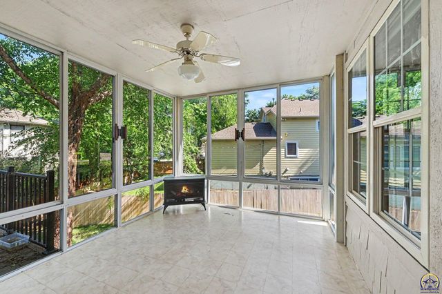 3355 SW Westport DR, Topeka, KS 66614