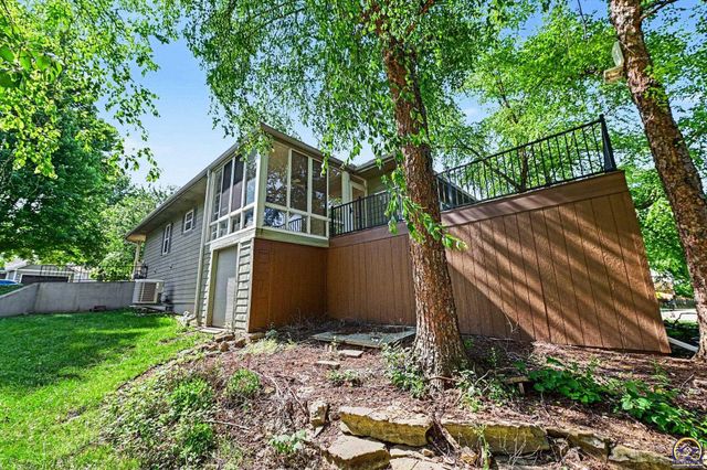 3355 SW Westport DR, Topeka, KS 66614