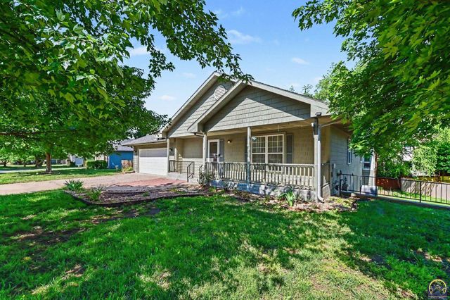 3355 SW Westport DR, Topeka, KS 66614