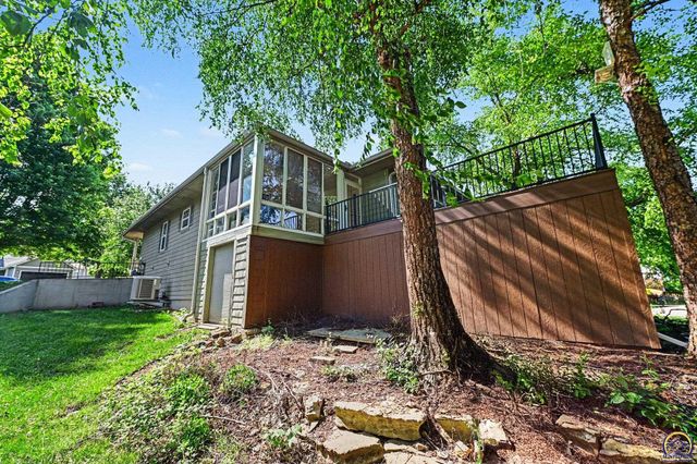 3355 SW Westport DR, Topeka, KS 66614