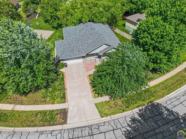 3355 SW Westport DR, Topeka, KS 66614
