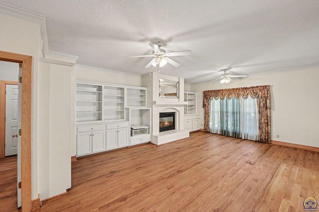3355 SW Westport DR, Topeka, KS 66614