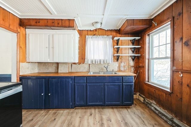 14 Leonard Ln, Holbrook, MA 02343