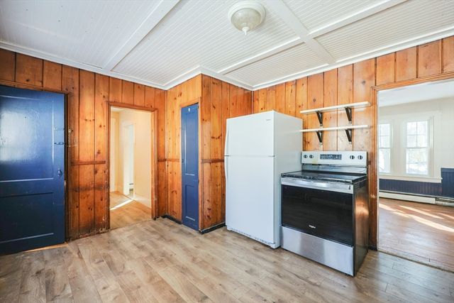 14 Leonard Ln, Holbrook, MA 02343