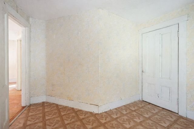 14 Leonard Ln, Holbrook, MA 02343