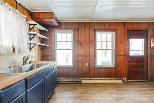 14 Leonard Ln, Holbrook, MA 02343