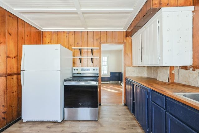 14 Leonard Ln, Holbrook, MA 02343