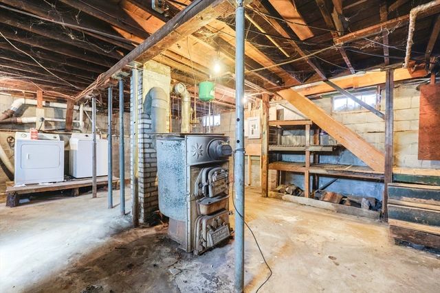 14 Leonard Ln, Holbrook, MA 02343