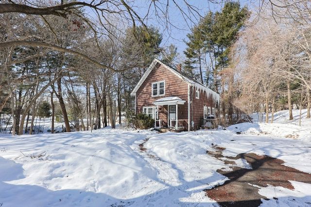 14 Leonard Ln, Holbrook, MA 02343