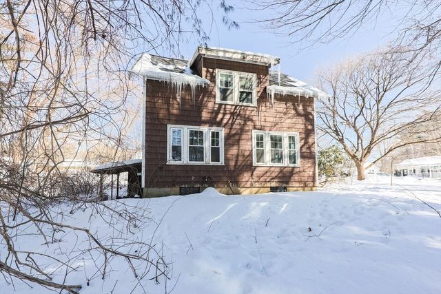 14 Leonard Ln, Holbrook, MA 02343