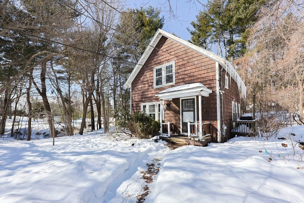 14 Leonard Ln, Holbrook, MA 02343