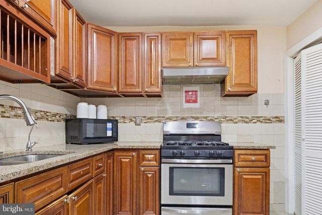 120 S 5TH AVE, Reading, PA 19611