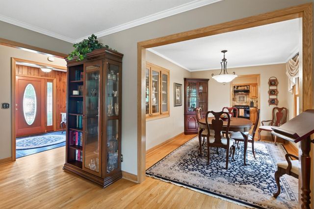 9923 Brookside Circle, Bloomington, MN 55431