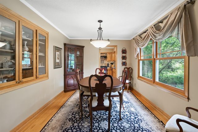 9923 Brookside Circle, Bloomington, MN 55431