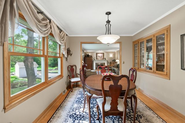 9923 Brookside Circle, Bloomington, MN 55431