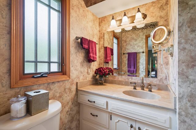 9923 Brookside Circle, Bloomington, MN 55431