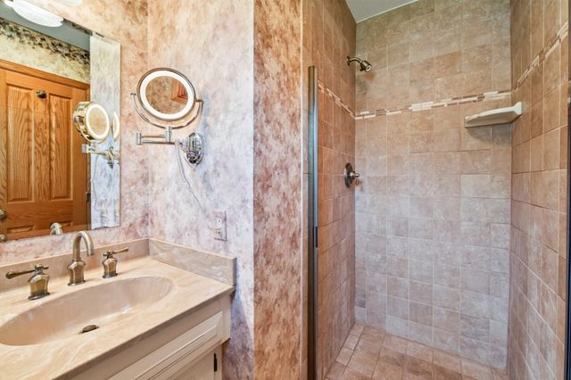 9923 Brookside Circle, Bloomington, MN 55431